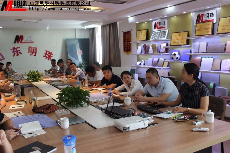 時老師為大家講解集團基本情況和公司制度 時老師為大家講解集團基本情況和公司制度