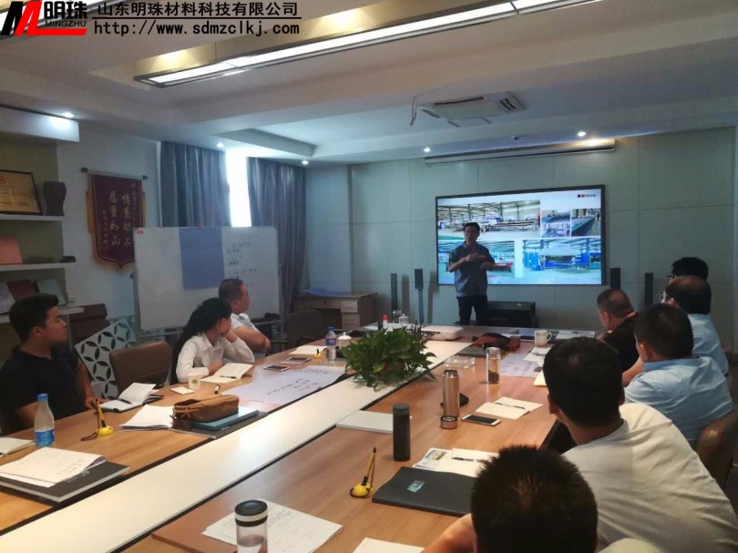 王總為大家講解明珠科技的企業(yè)情況 王總為大家講解明珠科技的企業(yè)情況