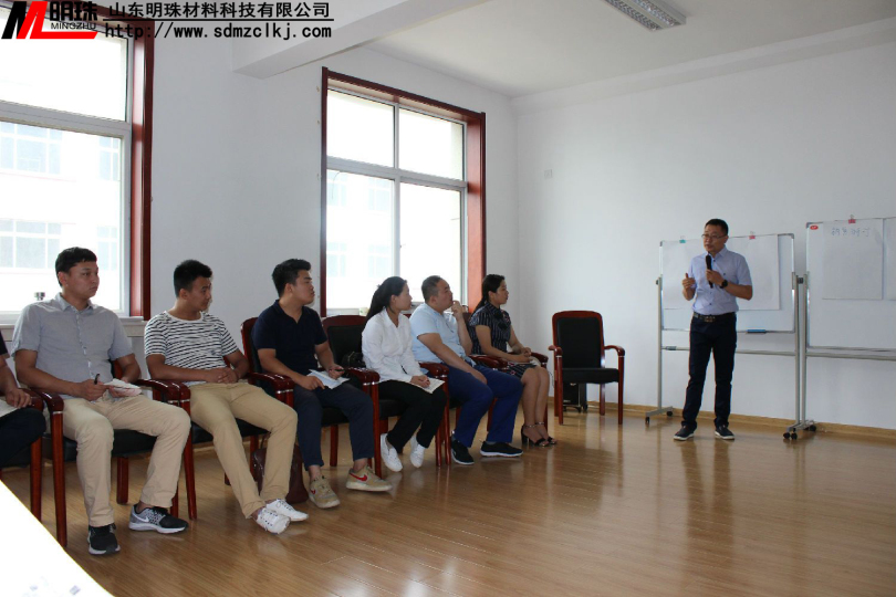 杜總與大家進行銷售研討 杜總與大家進行銷售研討