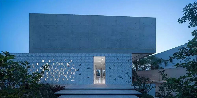 擁有三角形縷空鋁單板立面的特拉維夫住宅1 擁有三角形縷空鋁單板立面的特拉維夫住宅1