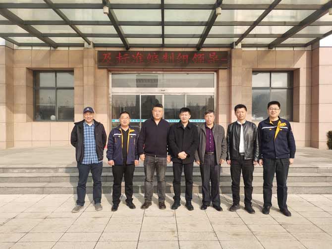 ***建筑金屬結(jié)構(gòu)協(xié)會(huì)及玻璃纖維增強(qiáng)復(fù)合材料門窗標(biāo)準(zhǔn)編制組領(lǐng)導(dǎo)蒞臨指導(dǎo)11