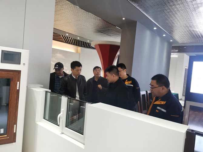 ***建筑金屬結(jié)構(gòu)協(xié)會(huì)及玻璃纖維增強(qiáng)復(fù)合材料門窗標(biāo)準(zhǔn)編制組領(lǐng)導(dǎo)蒞臨指導(dǎo)3