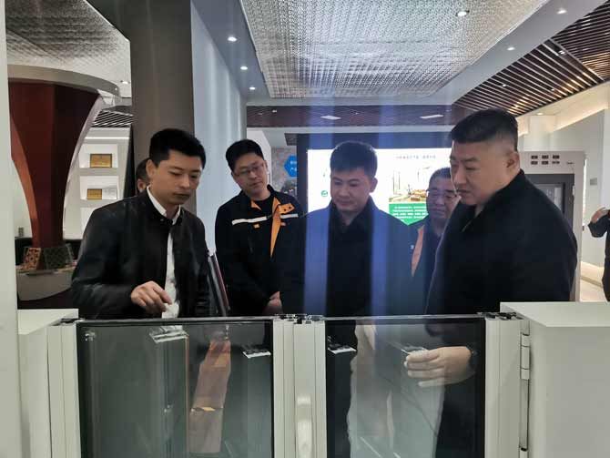 ***建筑金屬結(jié)構(gòu)協(xié)會(huì)及玻璃纖維增強(qiáng)復(fù)合材料門窗標(biāo)準(zhǔn)編制組領(lǐng)導(dǎo)蒞臨指導(dǎo)5