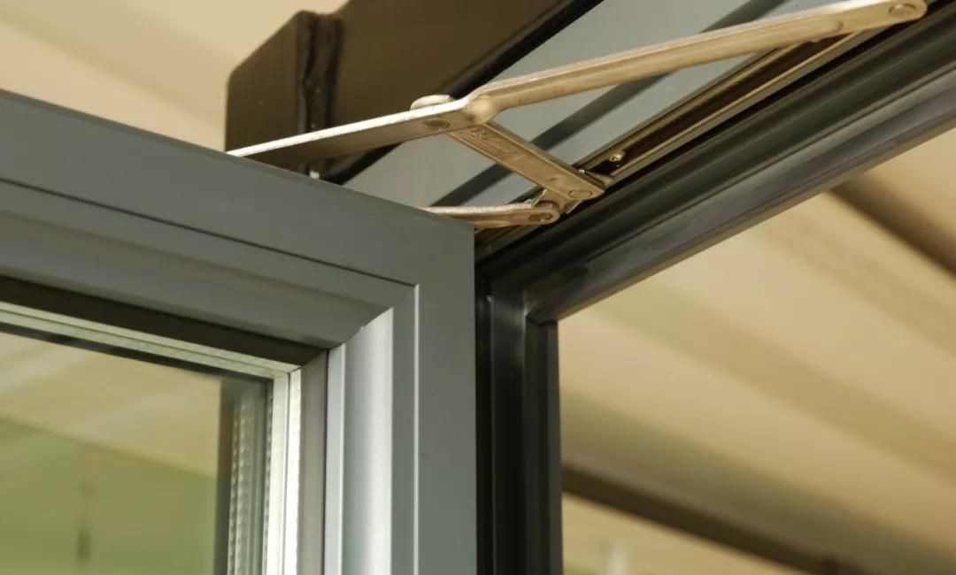 夏季鋁包木門(mén)窗五金保養(yǎng)方法有哪些