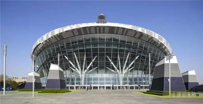 鋁單板幕墻+玻璃幕墻創(chuàng)造優(yōu)美動(dòng)態(tài)畫(huà)面