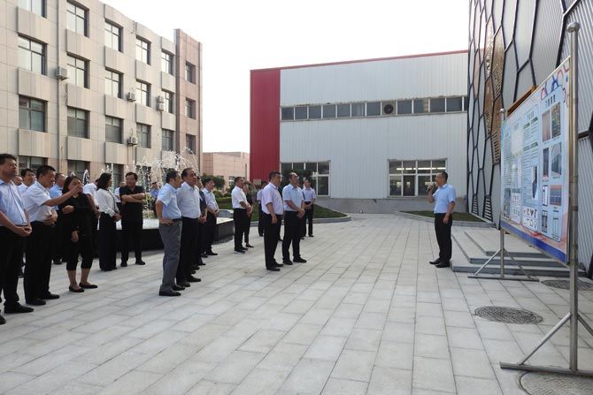 熱烈歡迎寧陽縣招商引資和重點(diǎn)項(xiàng)目考察團(tuán)領(lǐng)導(dǎo)對(duì)我公司玻纖增強(qiáng)聚氨酯復(fù)合材料項(xiàng)目進(jìn)行考察